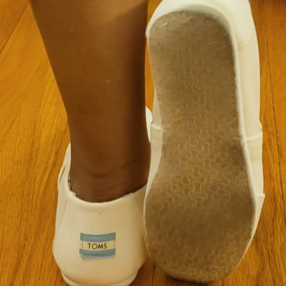 Tom's Women"s Classic Solid Canvas Slip on Flat Shoes - Picture 5 of 5